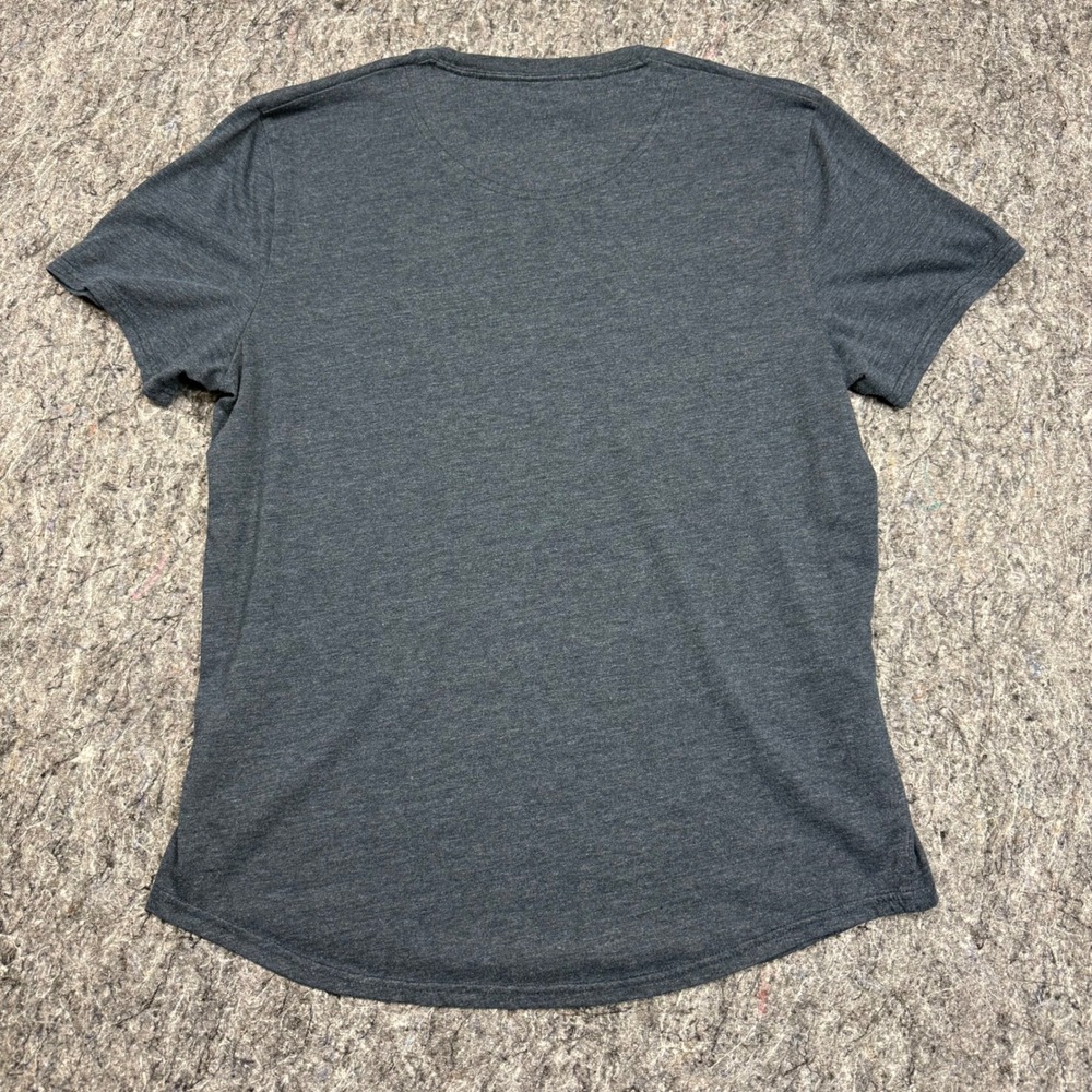 Hollister Mens XL Charcoal Grey T-Shirt Southwestern Pattern Pocket Curved Hem - Picture 7 of 7